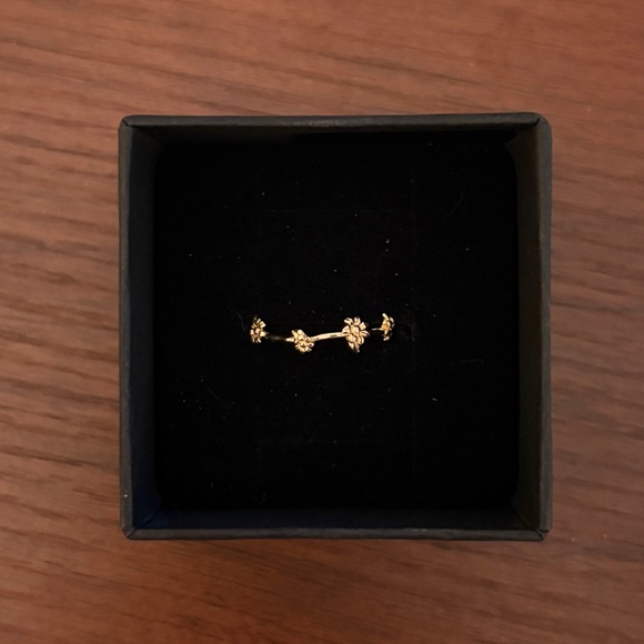 Catbird 14k solid gold flower garland ring - Picture 2 of 5